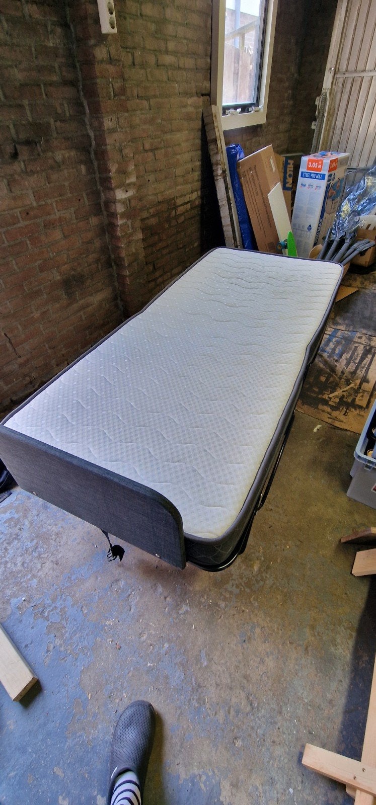 Opklapbed 90x210 cm - Ideaal voor logees, Huis en Inrichting, Slaapkamer | Bedden, Ophalen, 90 cm, Eenpersoons, 210 cm