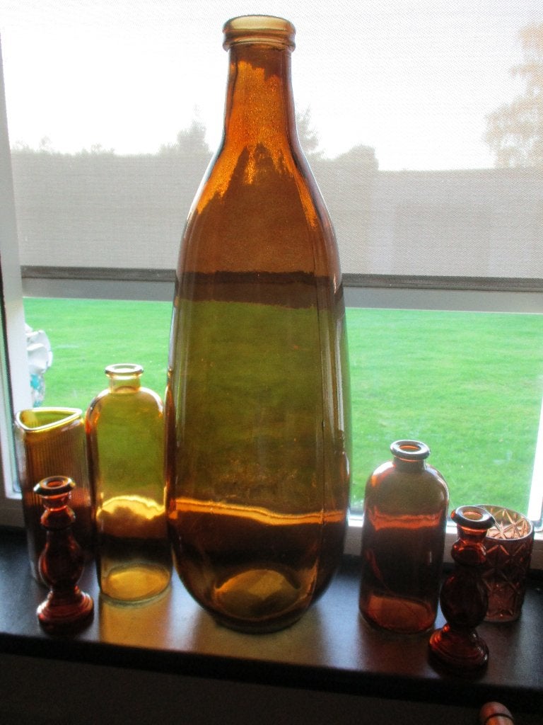 Collectie bruin glas: 1 zeer grote vaas en diverse kleinere, Ophalen, Bruin, Geschikt voor droogbloemen, 75 cm