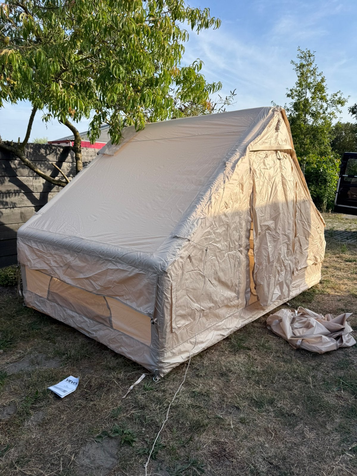 Tent opblaasbaar met luifel! Opgezet in 20min, Ophalen, Zo goed als nieuw, Tot en met 3
