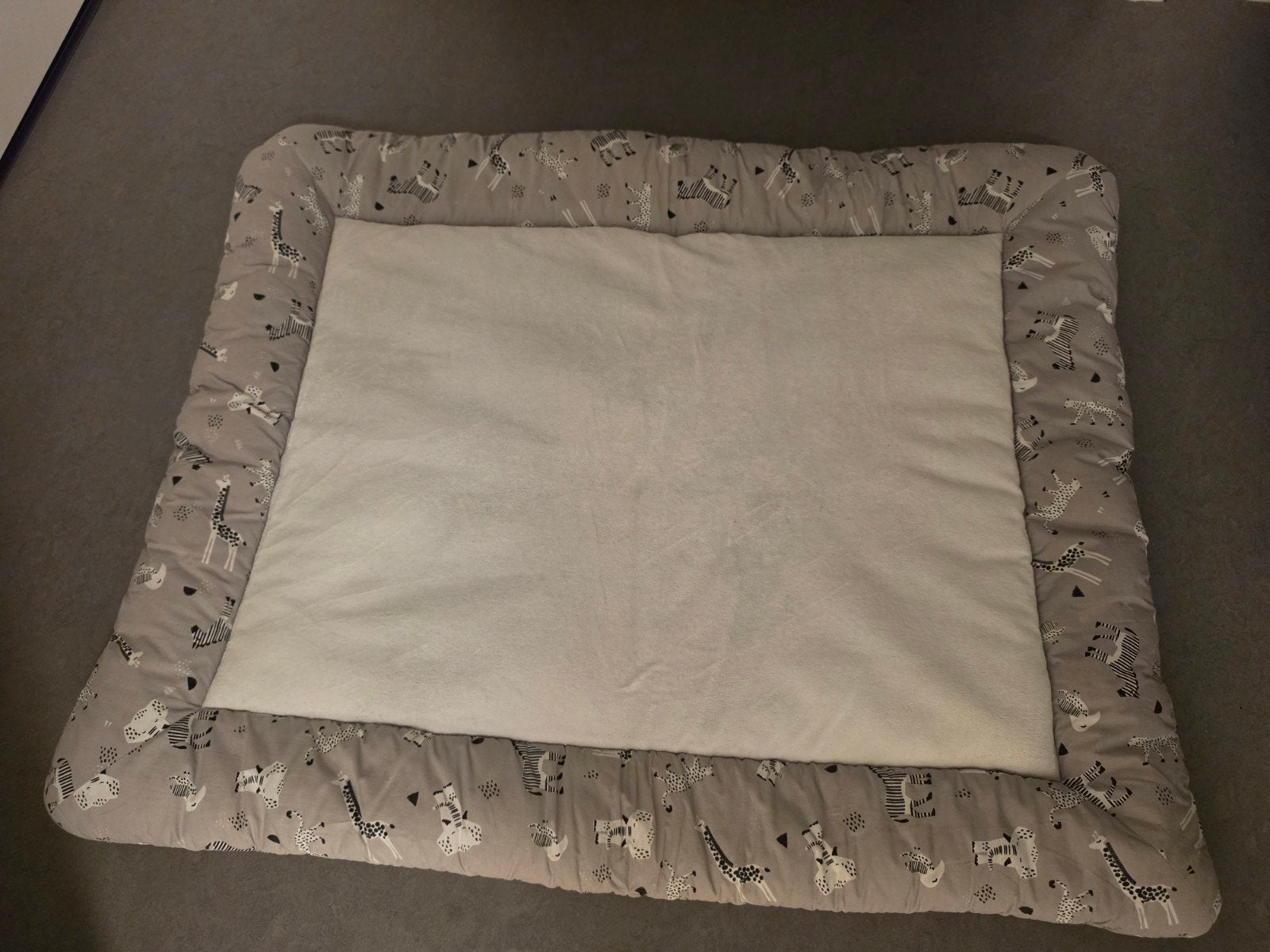 Boxkleed Jolein grijs wit met dierenprint, Ophalen of Verzenden, Zo goed als nieuw