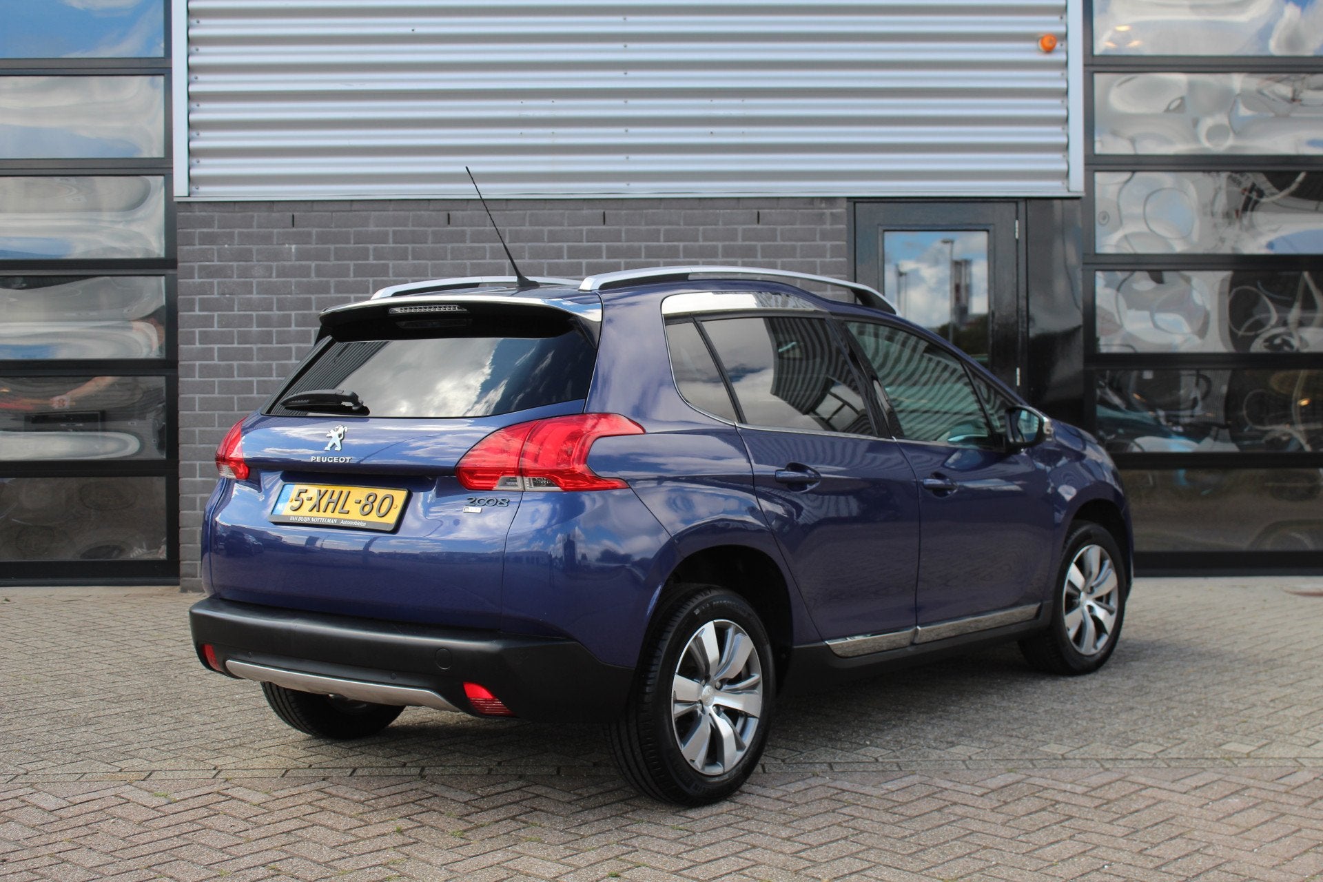 Peugeot 2008 1.2 VTi Allure / Automaat / Panoramadak / Navig, Auto's, 450 kg, 1199 cc, Met garantie (alle), 23 km/l