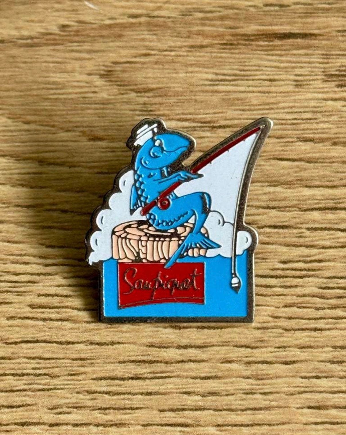 Saupiguet Vintage Pin, Verzamelen, Speldjes, Pins en Buttons, Ophalen of Verzenden, Zo goed als nieuw, Overige onderwerpen, Speldje of Pin