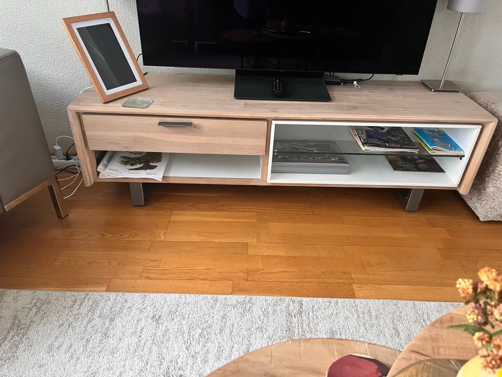 Modern TV-meubel - Licht hout met wit, 150x40x46 cm, Ophalen, Gebruikt, 100 tot 150 cm, Minder dan 100 cm