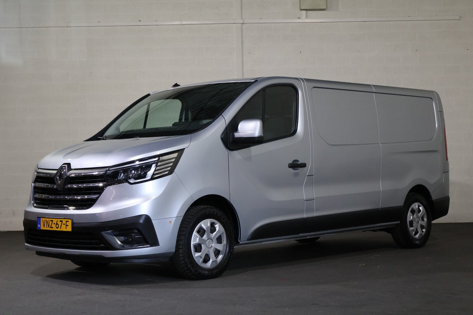Renault Trafic 2.0 dCi 150pk L2 H1 Automaat (bj 2022), Auto's, Bestelauto's, Stof, Gebruikt, Euro 6, 4 cilinders
