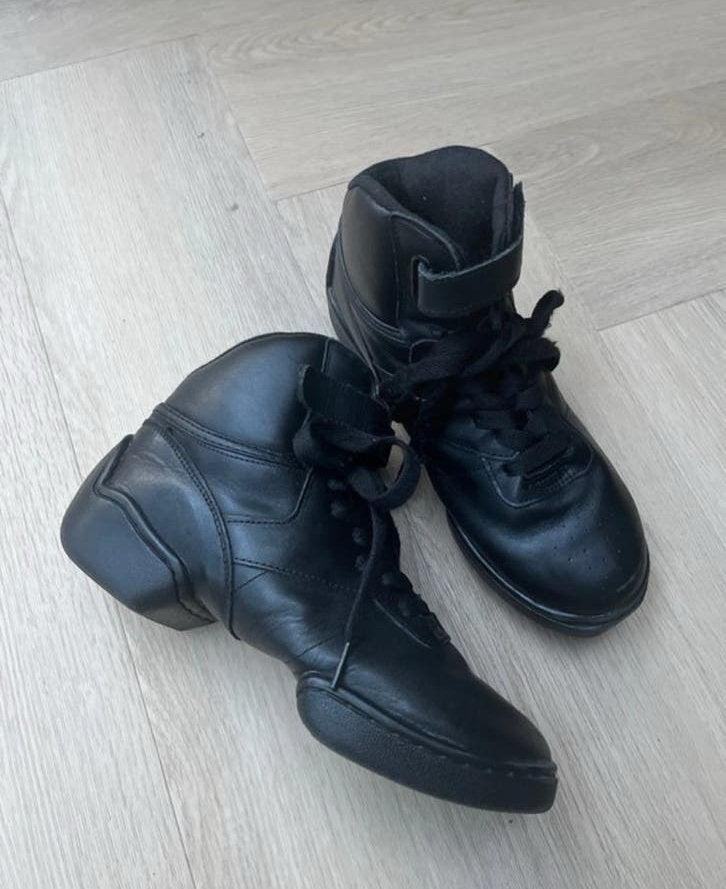 Papillon dans sneakers, Ophalen of Verzenden, Zo goed als nieuw, Schoenen