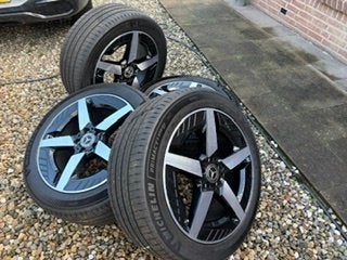 Nieuwe AMG velgen met banden voor Mercedes GLB electric, Auto-onderdelen, Gebruikt, Banden en Velgen, 235 mm, Personenwagen