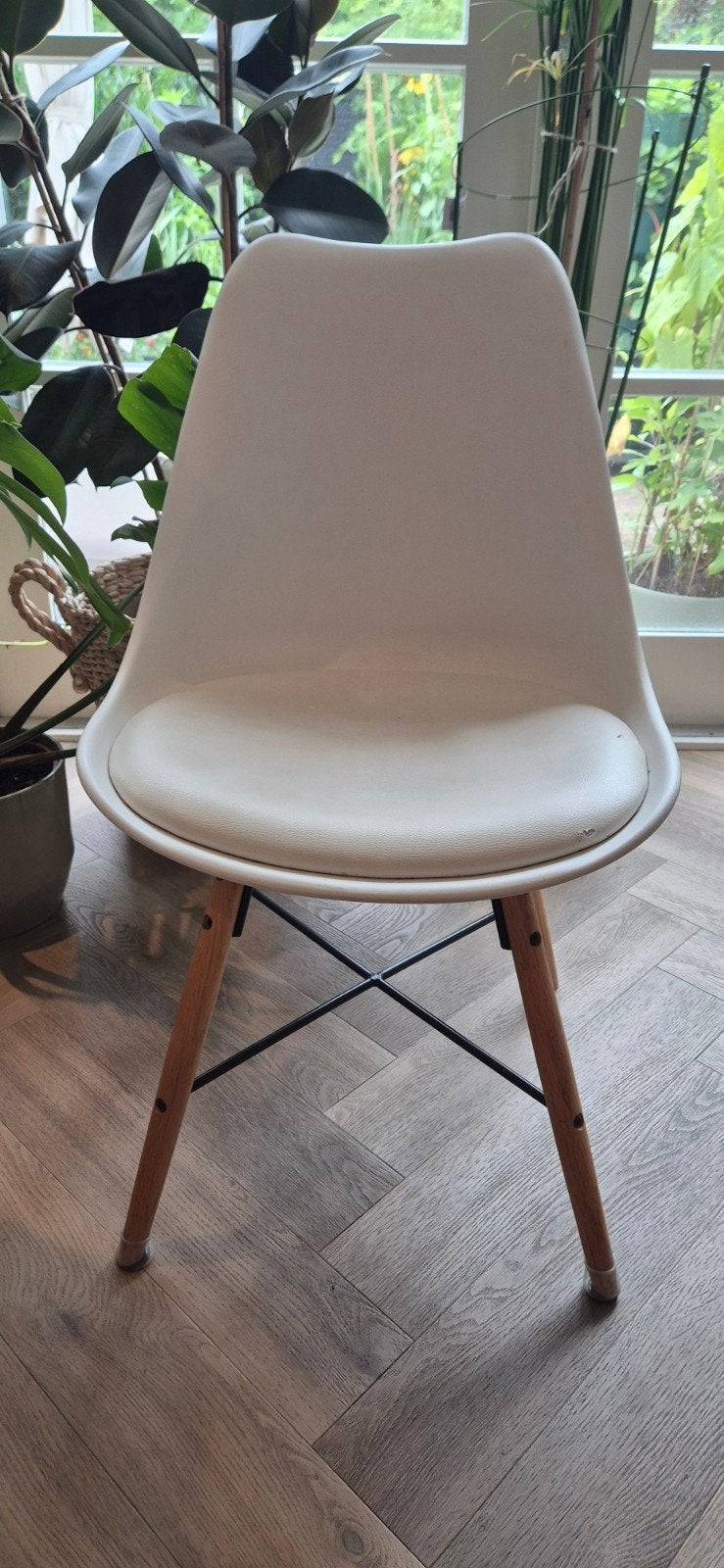 6x Witte eetkamerstoelen (Jysk) – gratis af te halen, Huis en Inrichting, Ophalen, Gebruikt, Wit, Kunststof