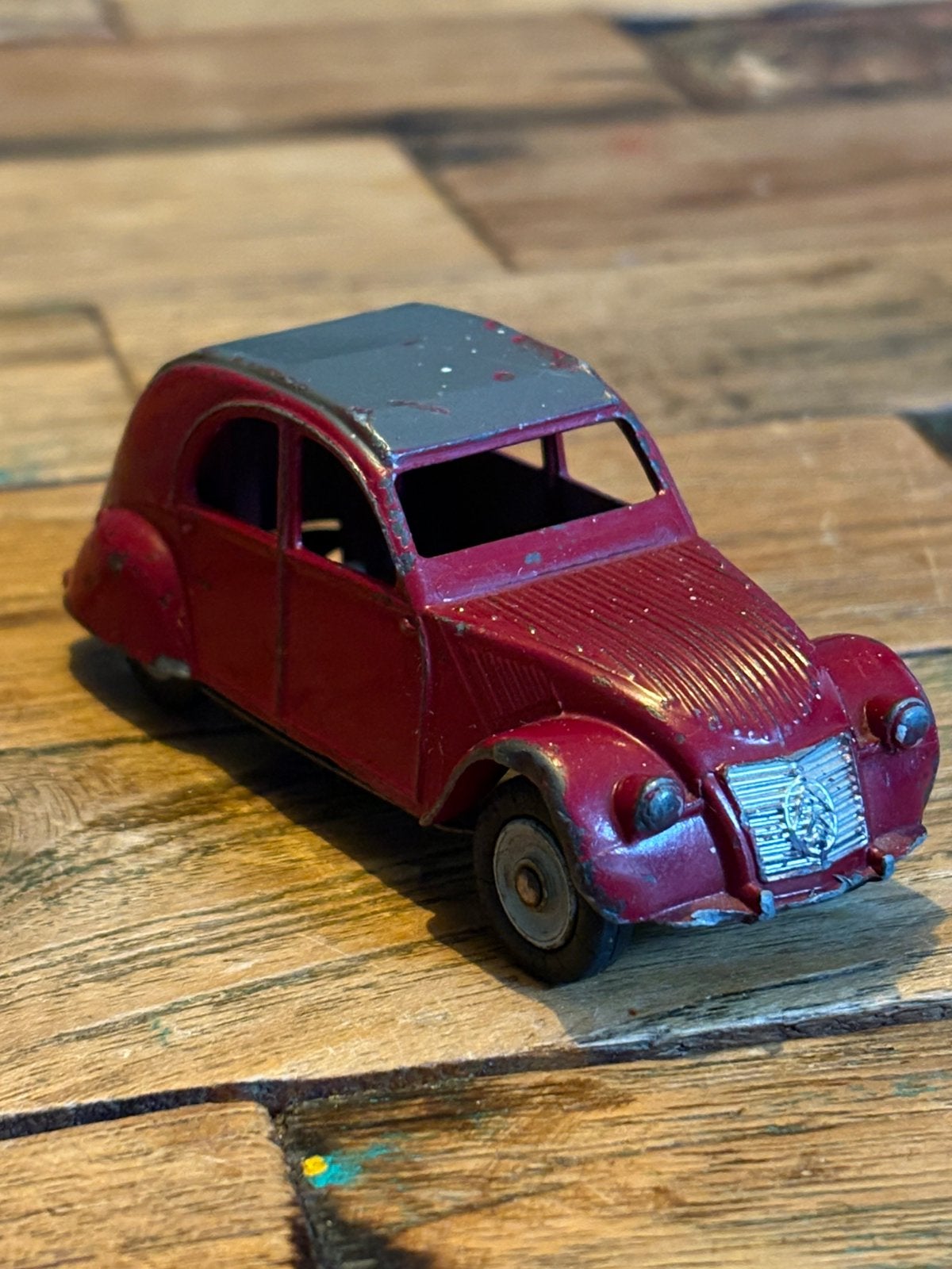 Dinky Toys France 535 (ex-24T) Citroën 2CV – Grenat/Bordeaux, Ophalen of Verzenden, Gebruikt, Auto, Dinky Toys
