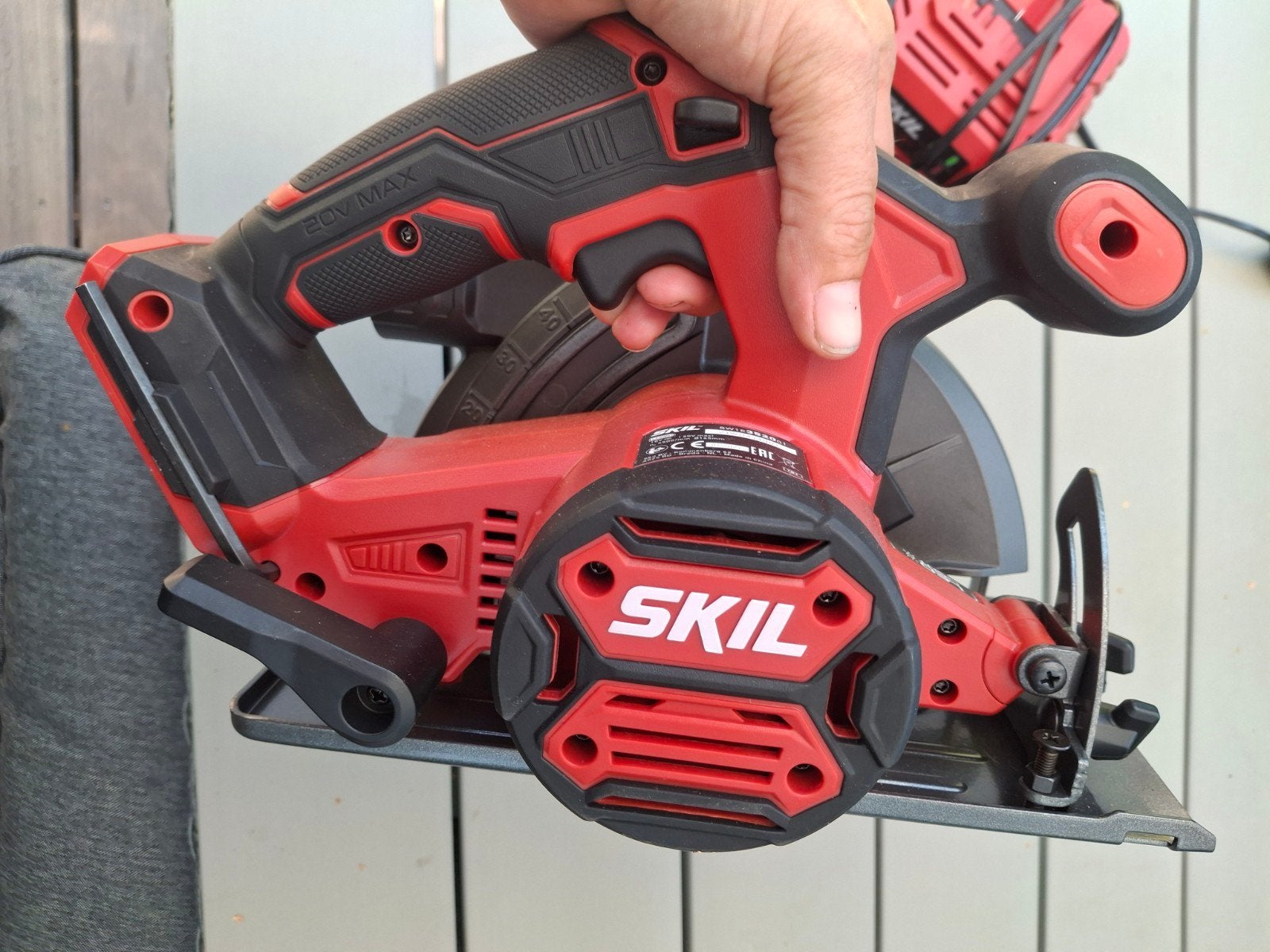 SKIL 20V Cirkelzaag 3520CA met accu en lader, Cirkelzaag, 600 tot 1200 watt, Ophalen of Verzenden, Zo goed als nieuw