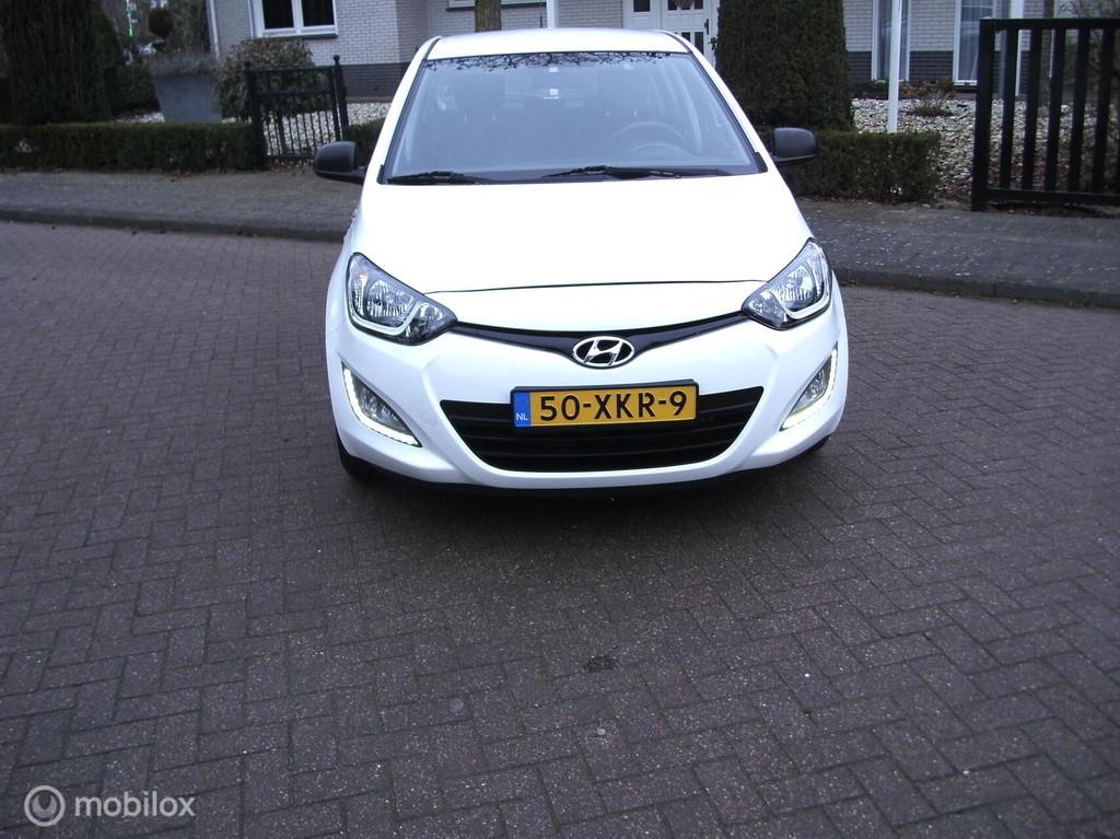 Hyundai i20 1.2i i-Drive 5 deurs, Auto's, Euro 5, 4 cilinders, Wit, Origineel Nederlands