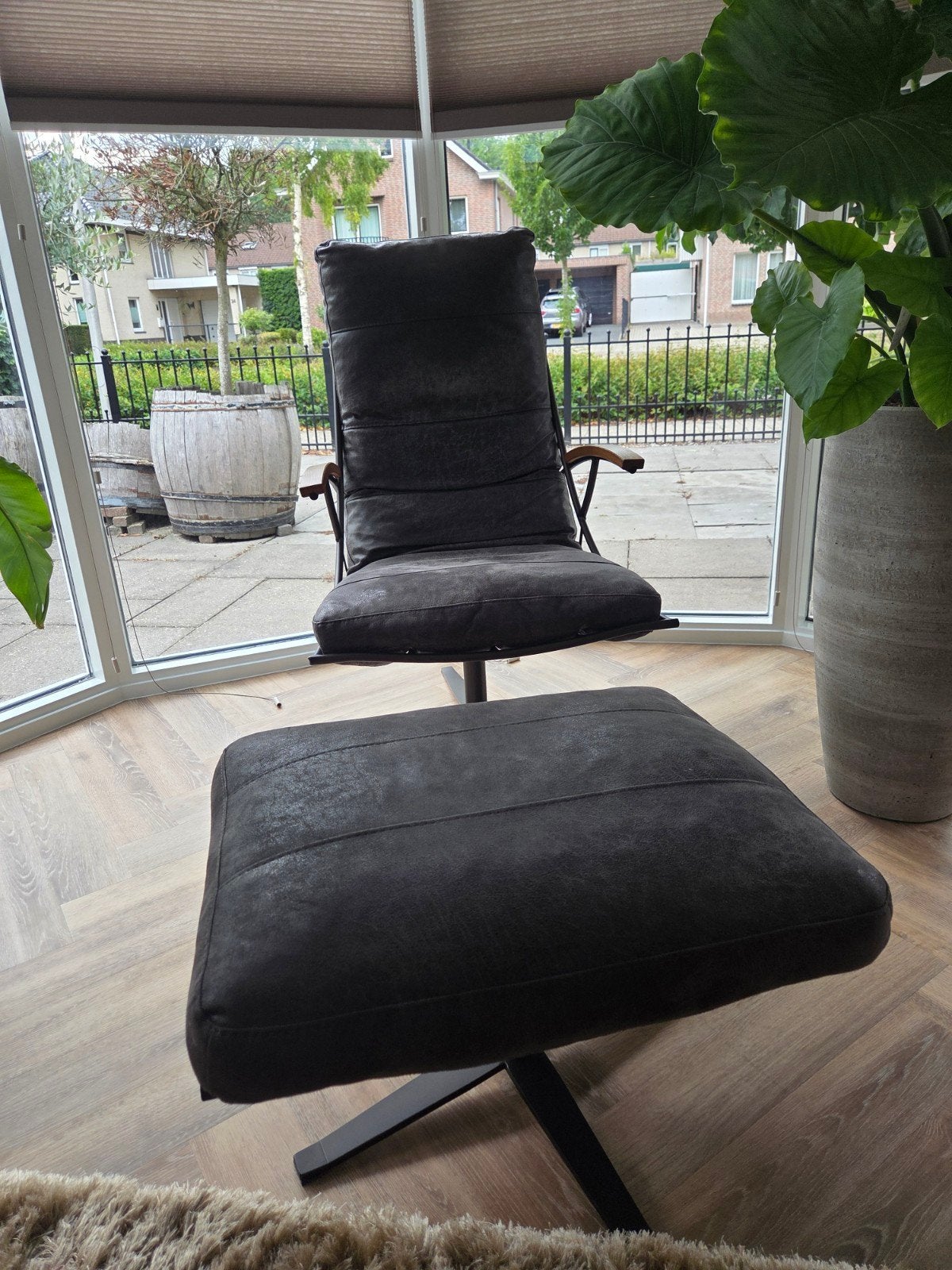 De Bommel Draaifauteuil met Hocker - Antraciet Microleder, Ophalen, 75 tot 100 cm, Zo goed als nieuw, 50 tot 75 cm