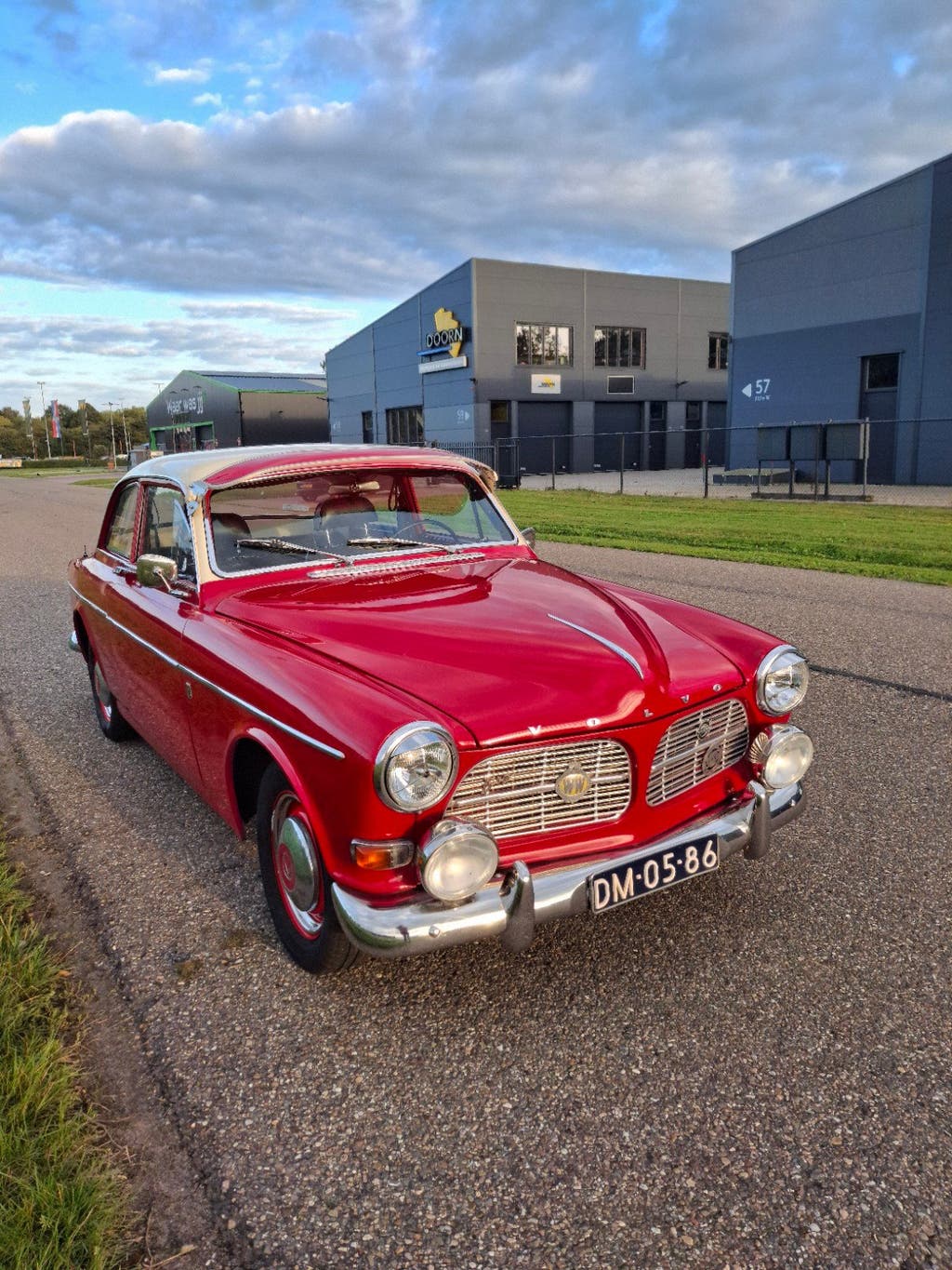 Volvo Amazon 121 Rood met wit dak, foto 2