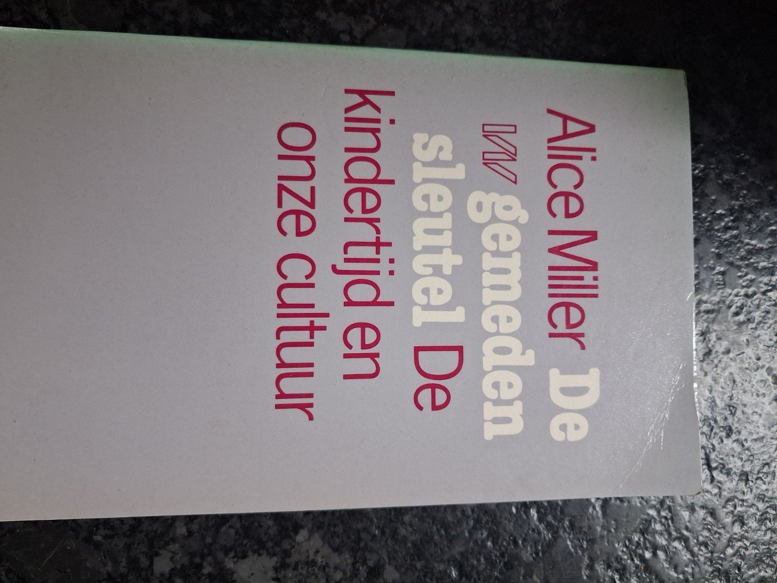 De Sleutel: Kindertijd en onze cultuur - Alice Miller, Boeken, Ophalen of Verzenden, Gelezen, Alice Miller