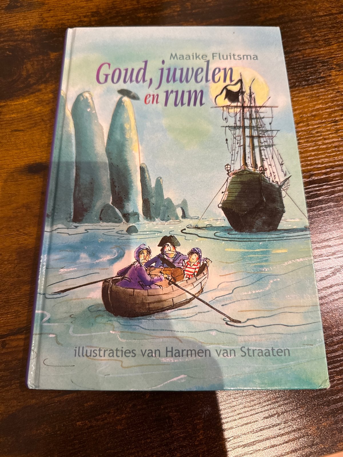 Goud, juwelen en rum - Maaike Fluistma, Boeken, Kinderboeken | Jeugd | onder 10 jaar, Ophalen of Verzenden, Gelezen, Fictie algemeen