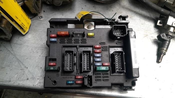 Zekeringkast van een Peugeot 206, Gebruikt, -, -, Ophalen of Verzenden