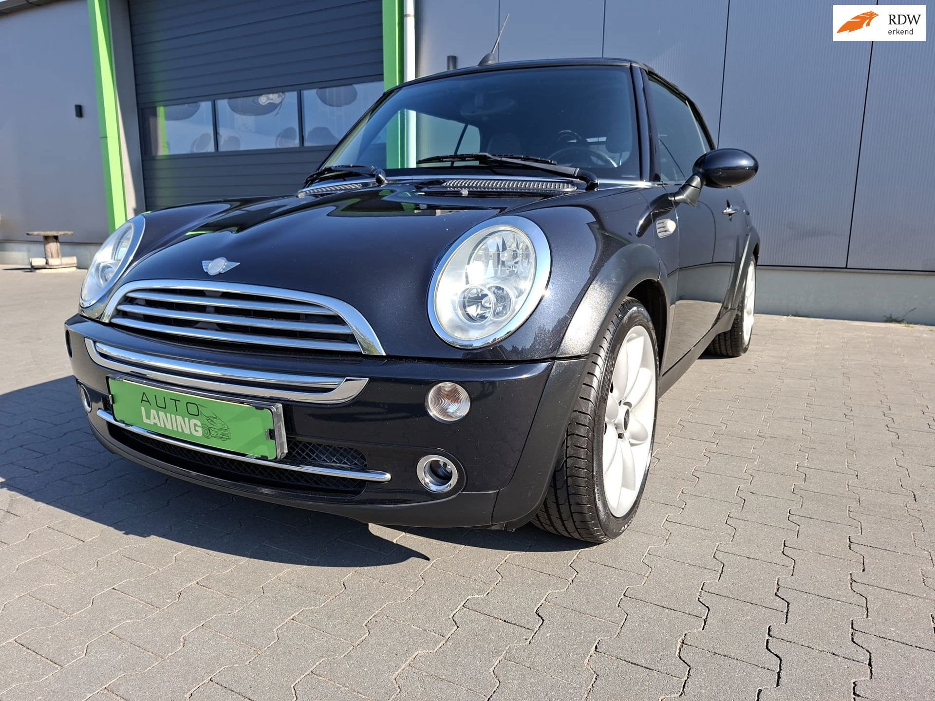 Mini Mini Cabrio 1.6 Cooper Cabrio met zeer lage Km stand en, Voorwielaandrijving, Gebruikt, Zwart, 4 cilinders