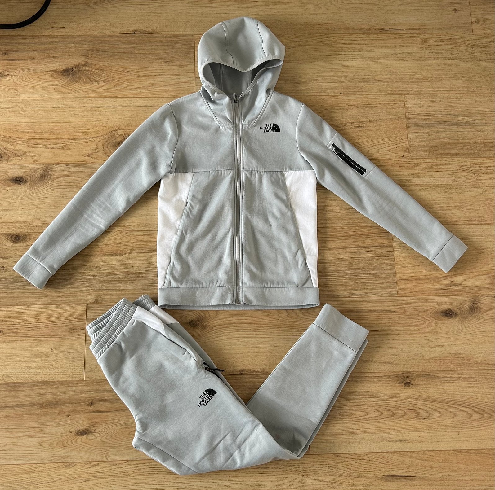 Als nieuw The North Face pak trainingspak grijs XL 164 170, Ophalen of Verzenden, Zo goed als nieuw, Jongen, Broek