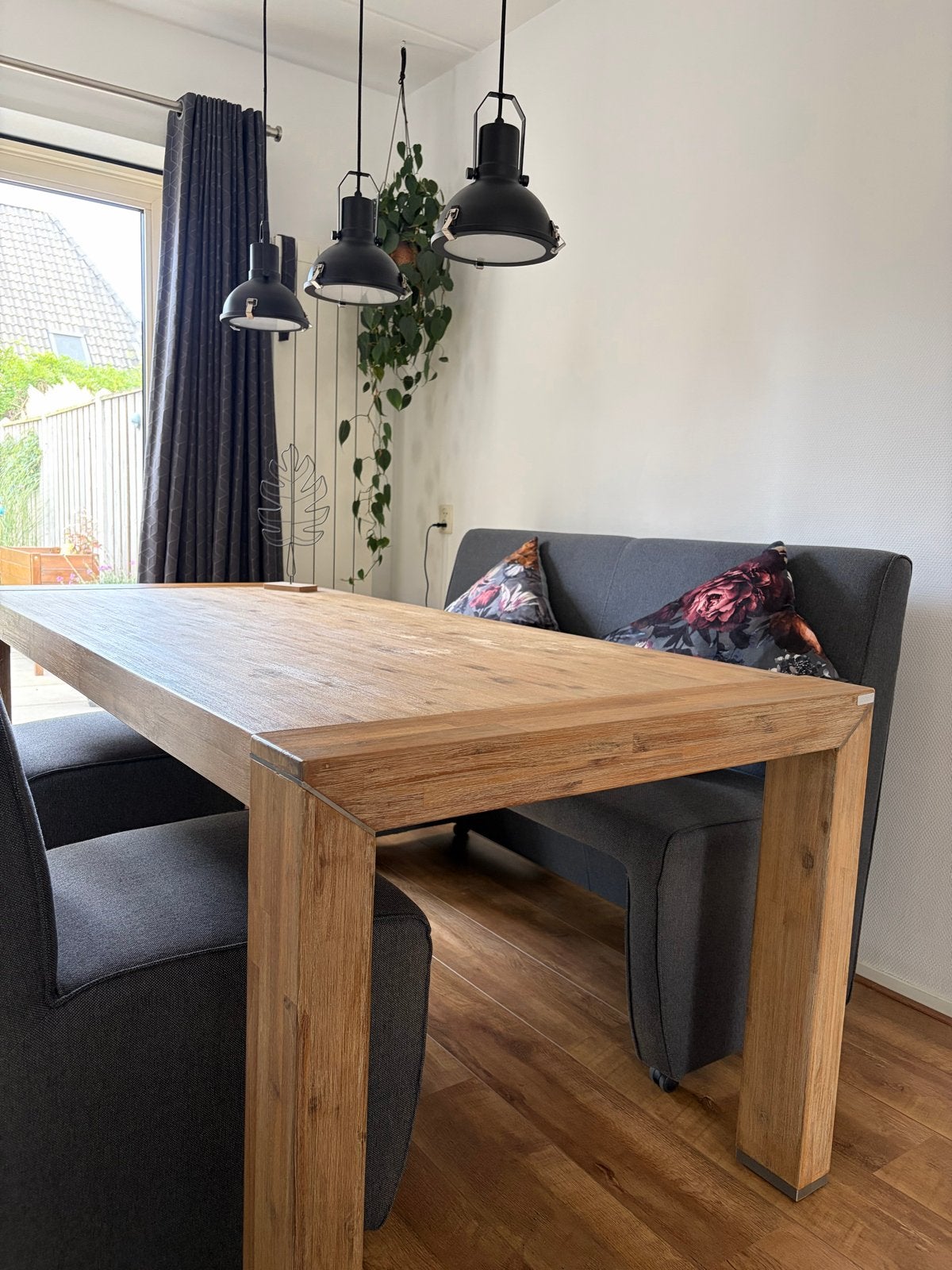 Complete eetkamer set: tafel, eetkamerbank en drie stoelen, Huis en Inrichting, Ophalen, Gebruikt, Minder dan 4 stoelen