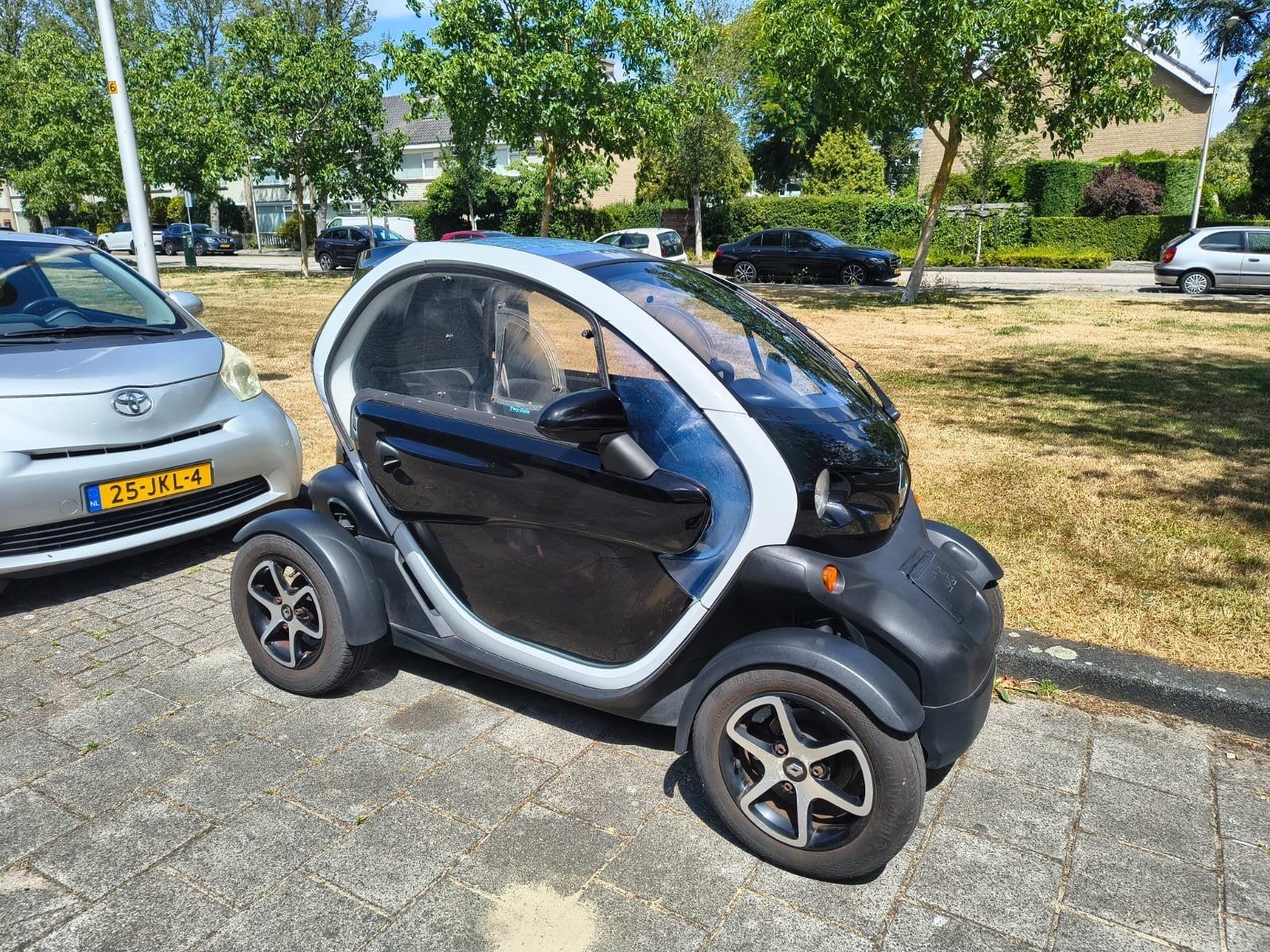 Renault Twizy 80 km/u koopaccu, Auto's, Automaat, Achterwielaandrijving, Zwart, Overige carrosserieën