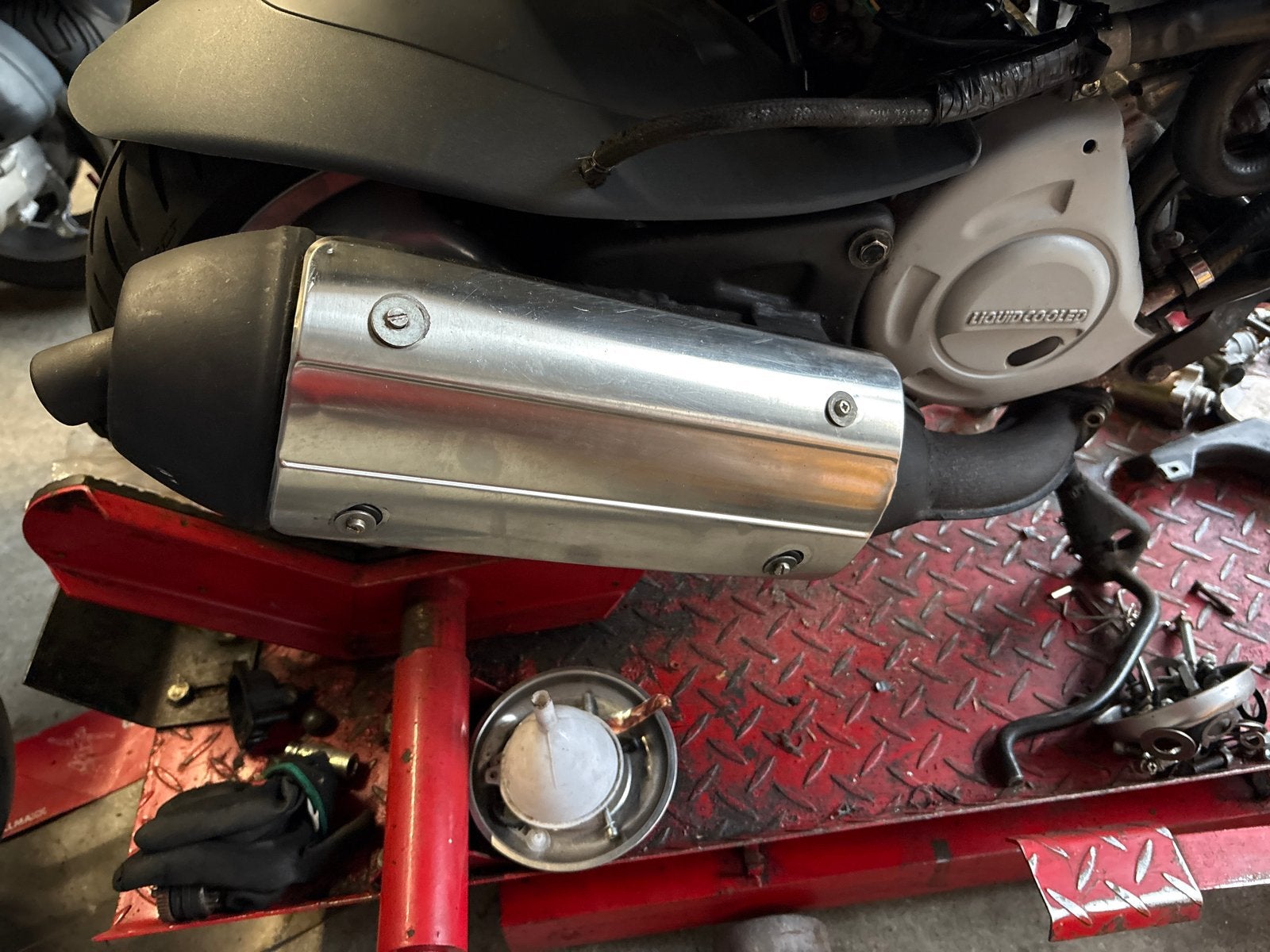 Gilera Runner 125/180cc SM06 uitlaat - scheur in bocht, Ophalen of Verzenden, Gebruikt, Uitlaat, Overige merken