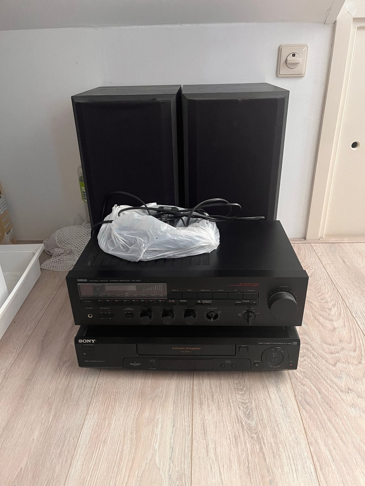 Yamaha Receiver, Sony VCR en B&W Speakers Set, Gebruikt, Tuner of Radio, Losse componenten, Ophalen