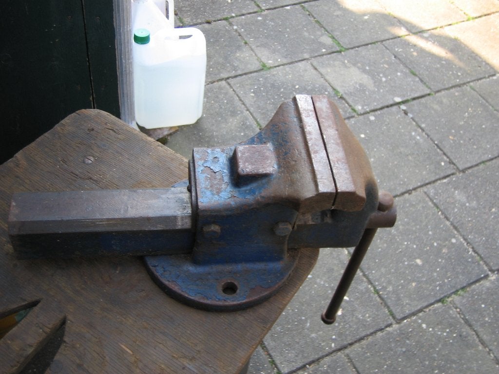 matador smederij bankschroef bekmaat 100mm, Ophalen, Gebruikt, Bankschroef