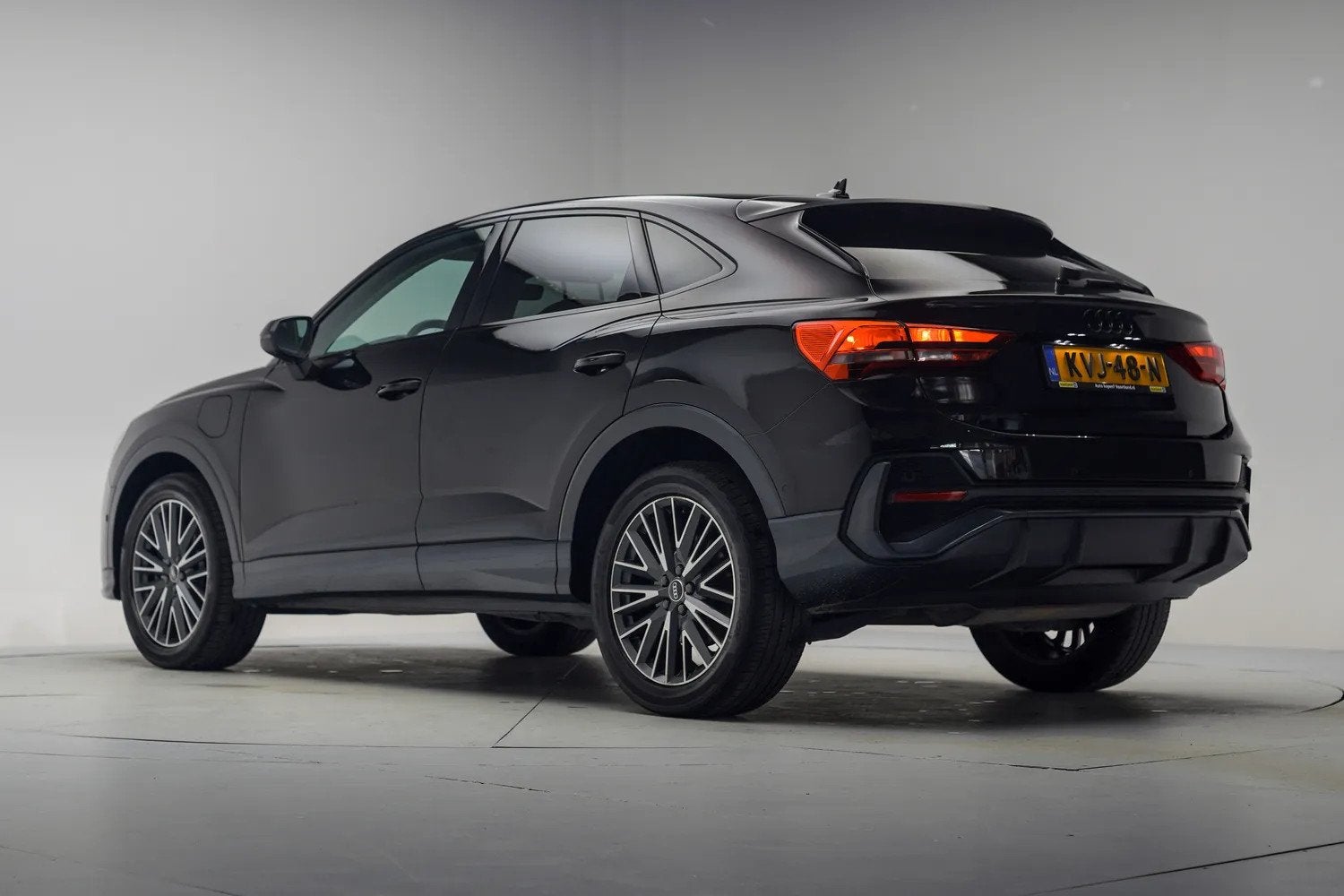 Audi Q3 Sportback 45 TFSI e Edition [ Virtual cockpit Stoelv, Gebruikt, 116 pk, Zwart, Plug-in hybride