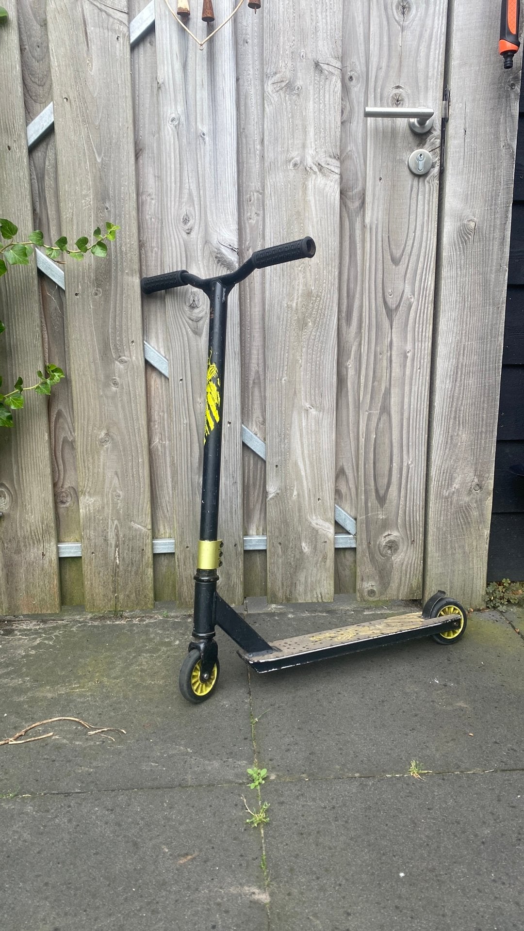 Stuntstep zwart met geel, Ophalen, Gebruikt, Gewone step