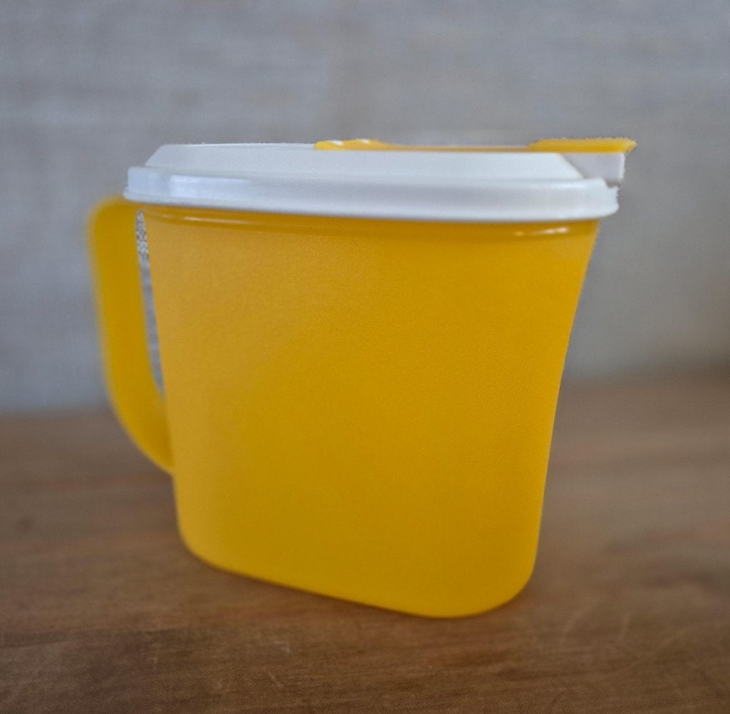 Tupperware schenkkan met handvat 1,1L Geel met wit NIEUW, Geel, Beker of Kan, Nieuw, Ophalen of Verzenden
