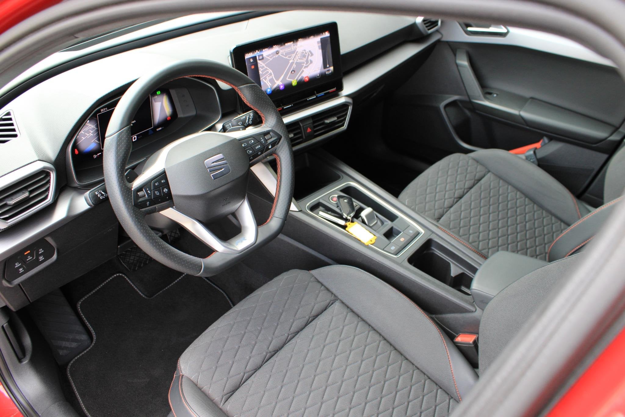 SEAT Leon 1.5 eTSI FR FR | Carplay | ACC | DCC | LED | Parke, Stof, 4 cilinders, 150 pk, Automatische klimaatregeling