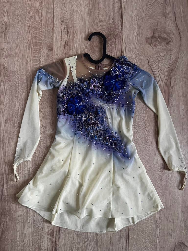 Prachtige Kunstschaatsjurk 122, Sport en Fitness, Schaatsen, Ophalen of Verzenden, Zo goed als nieuw, Kunstschaatsen, Overige merken