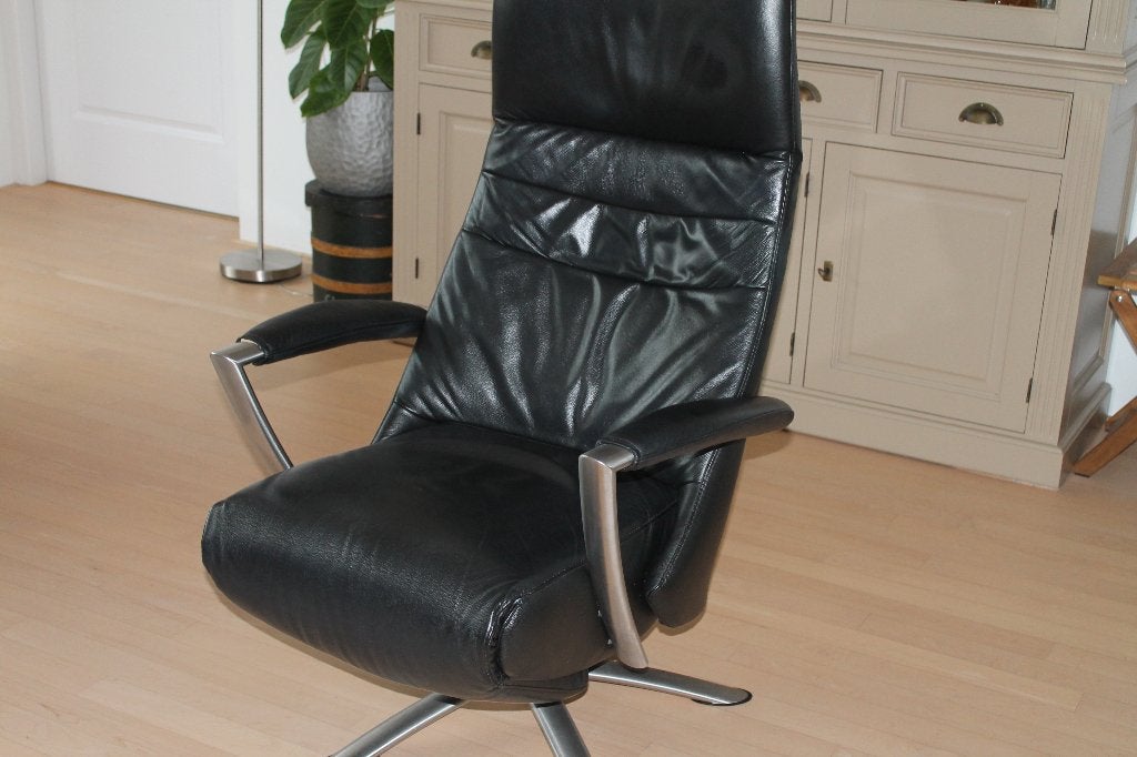 Relaxfauteuil op accu, Ophalen, Zo goed als nieuw, Leer, 50 tot 75 cm