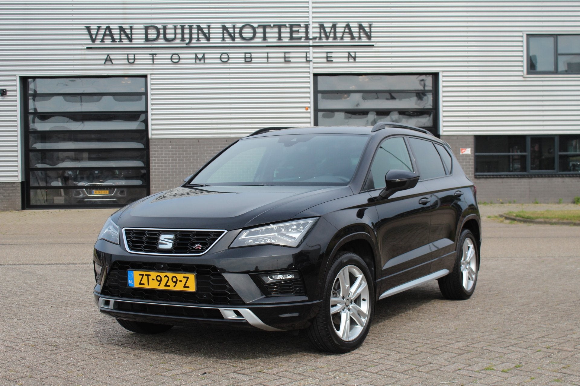 SEAT Ateca 1.5 TSI FR Business Intense / Carplay / Virtual /, Auto's, Dealer onderhouden, 4 cilinders, Ateca, Zwart