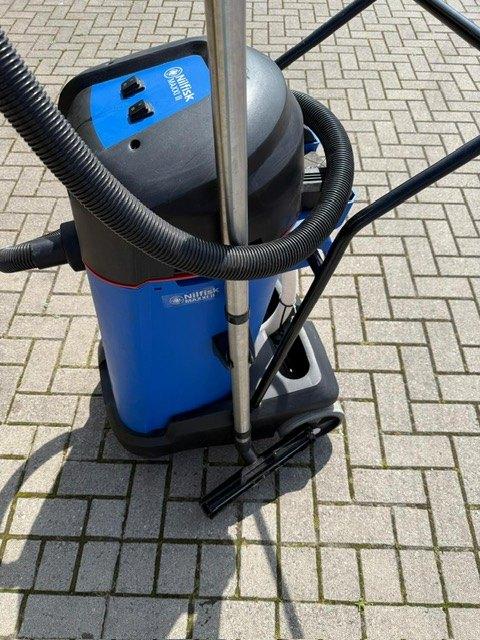 Nilfisk stof- en waterzuiger, Ophalen, Zo goed als nieuw, Waterstofzuiger