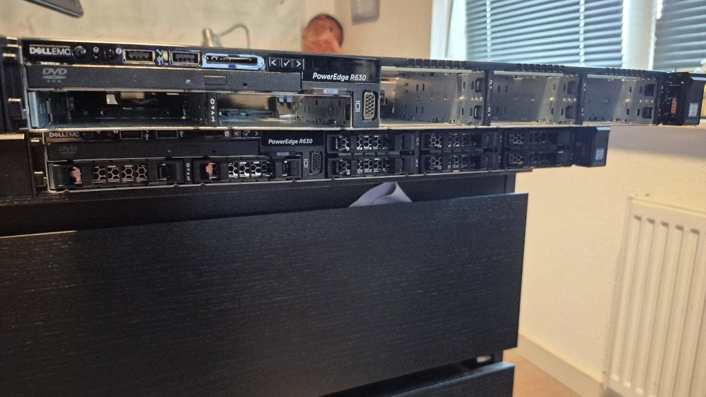 Dell R630 - 2x E5-2697 v4 - 128GB DDR4 ECC - incl. Rails, 2 tot 3 Ghz, Hot swappable onderdelen, Ophalen of Verzenden, Dell B.V.