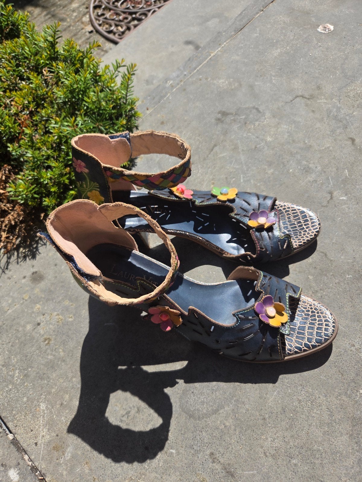 Prachtige leren Laura Vita sandalen heel apart maat 40, Kleding | Dames, Schoenen, Ophalen of Verzenden