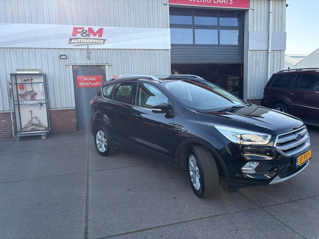 Ford Kuga 1.5 Trend Airco, cruise, trekhaak, Stof, Euro 6, 4 cilinders, Zwart