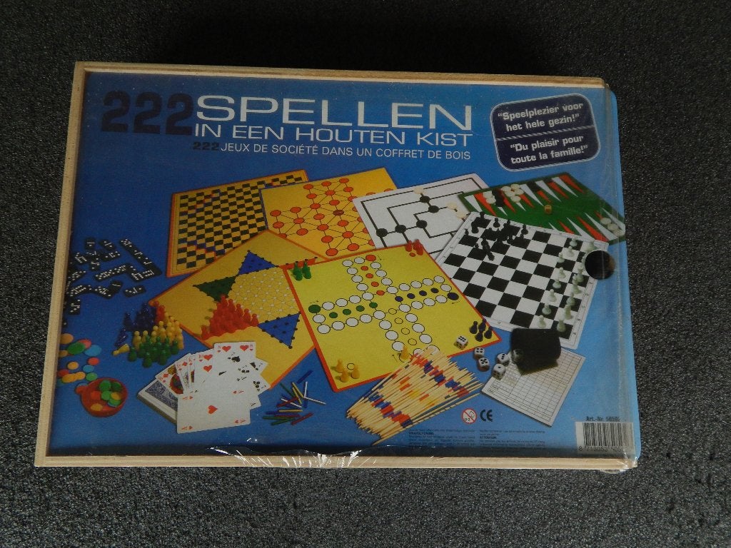 222 spellen in een houten kist , nieuw/ongebruikt, Vijf spelers of meer, Ophalen of Verzenden, Nieuw