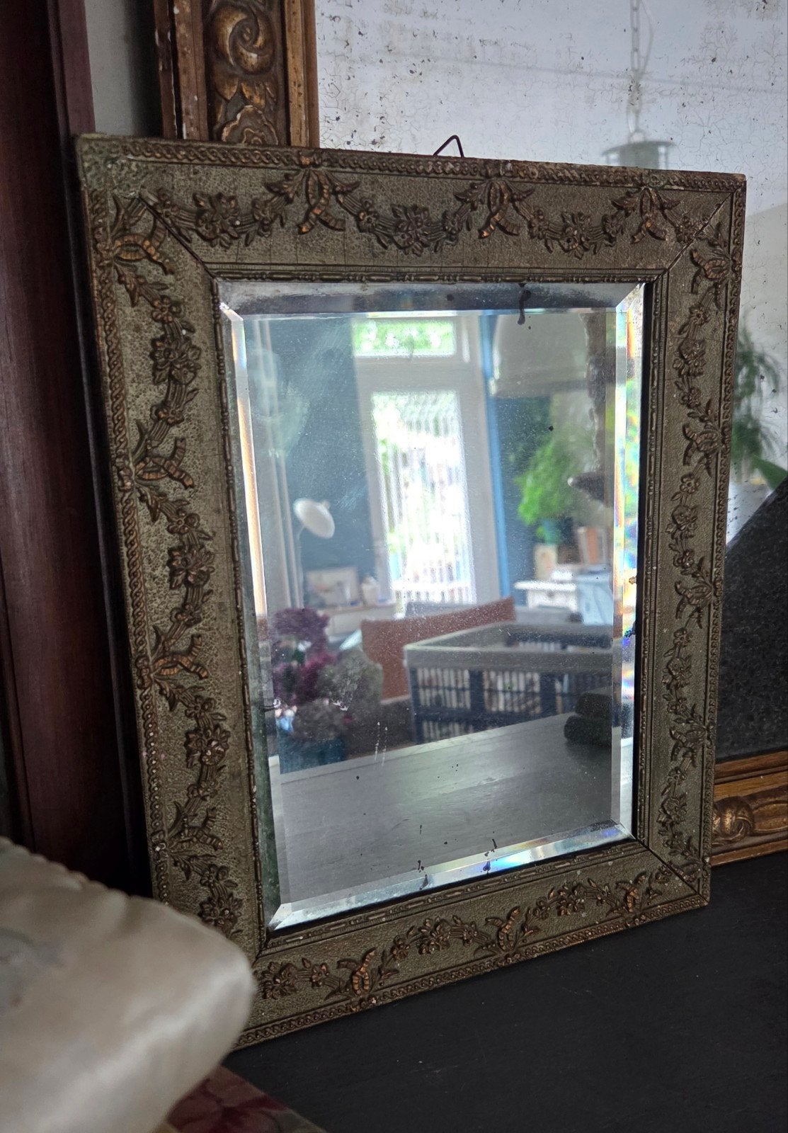 Antiek Frans spiegeltje met geslepen glas in fraaie lijst, Ophalen of Verzenden
