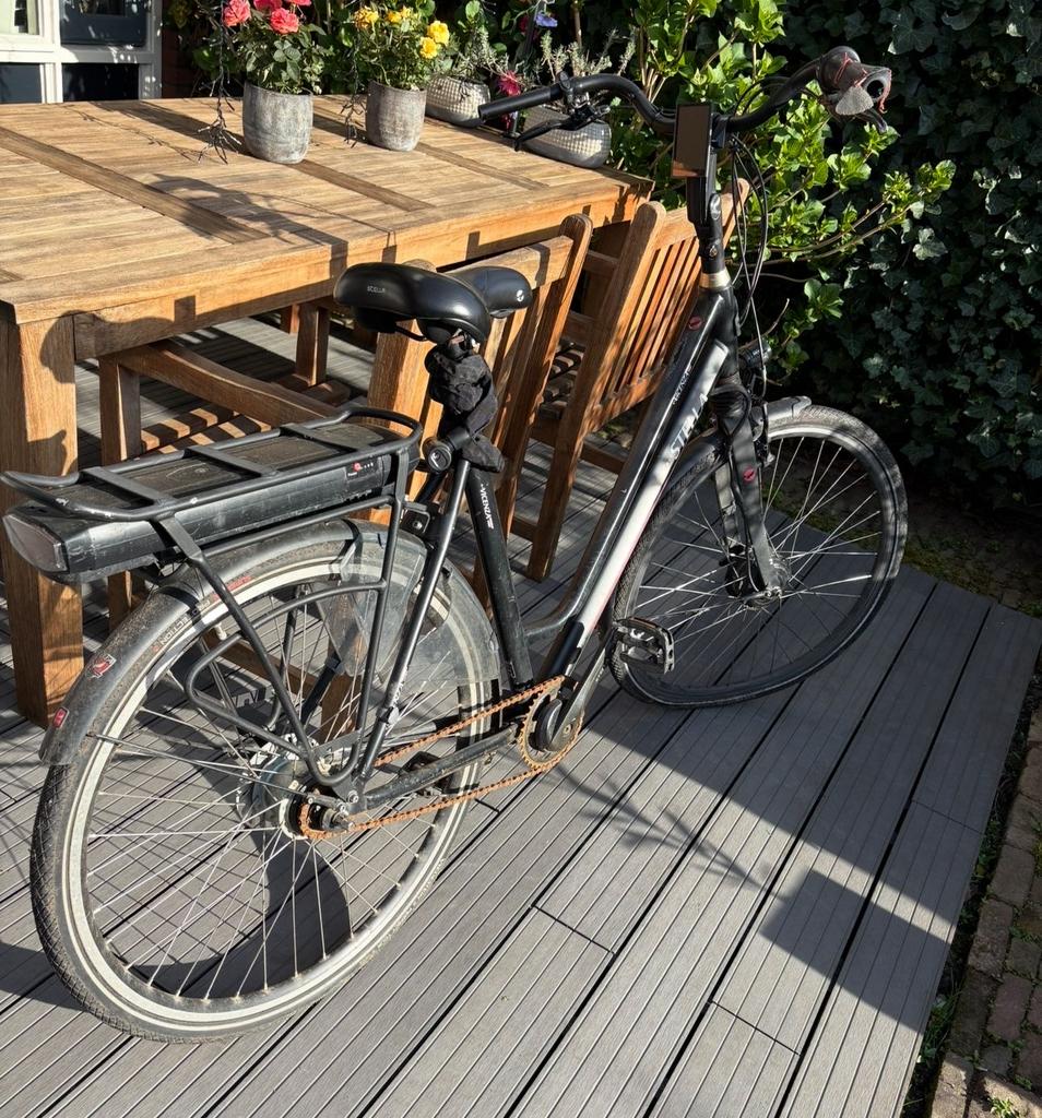 Stella Vicenza opknapfiets - Gebogen wiel, geen kettingkast, Ophalen, Zo goed als nieuw