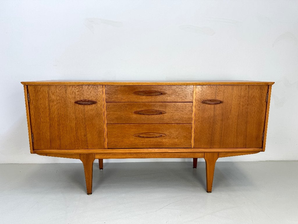 Vintage dressoir Jentique., Huis en Inrichting, 150 tot 200 cm, Teakhout, Ophalen of Verzenden, Zo goed als nieuw