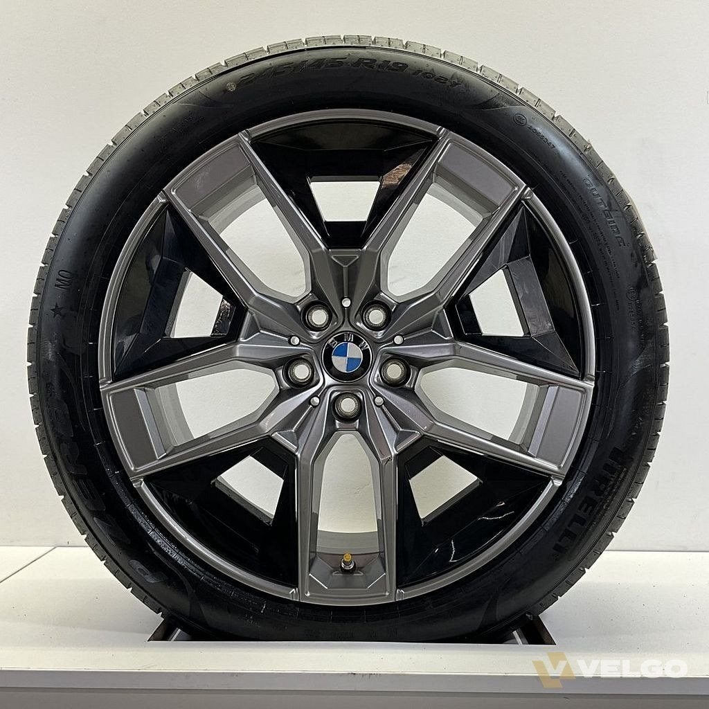 BMW 5 SERIE G60 I5 G60 SET VELGEN + ZOMERBANDEN 19 INCH ORIG, Auto-onderdelen, 19 inch, -, -, Banden en Velgen