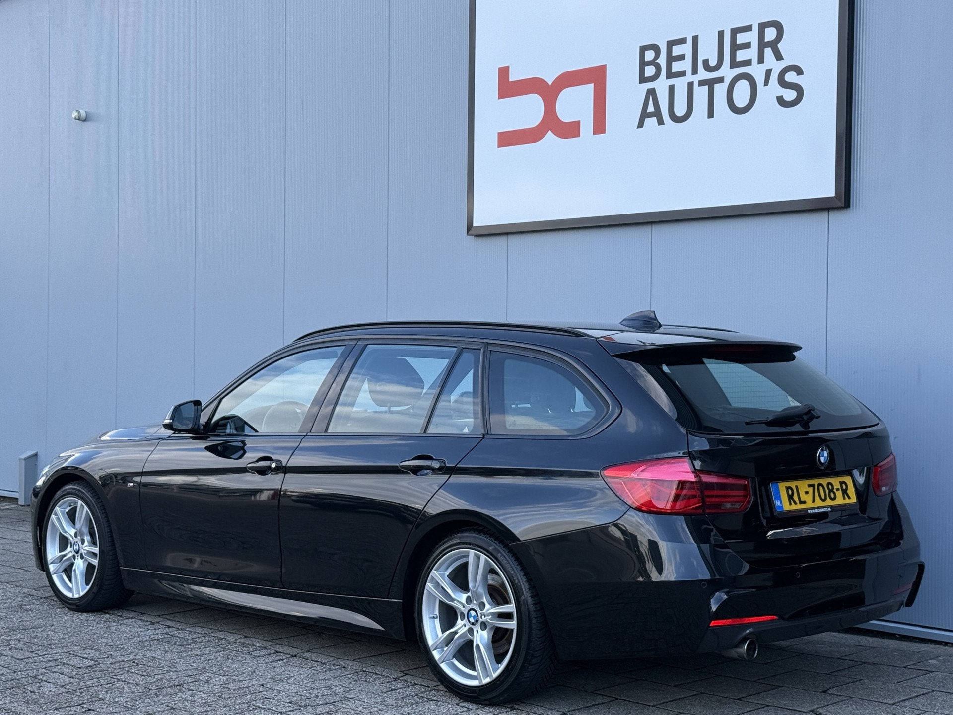 BMW 3 Serie Touring 318i Executive Automaat M-Pakket, Dealer onderhouden, Gebruikt, Euro 6, Zwart