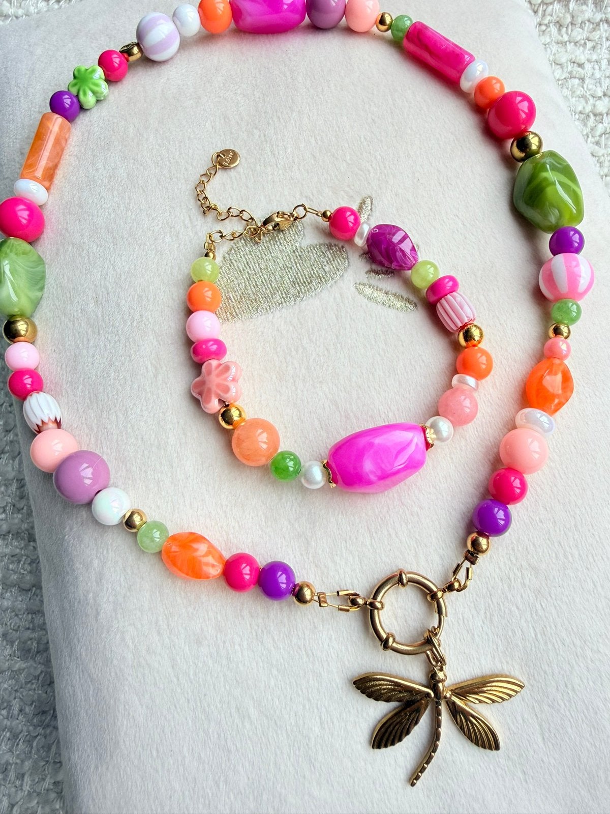 Armband & ketting met kralen en bedel libelle, Ophalen of Verzenden, Nieuw, Overige kleuren, Overige materialen