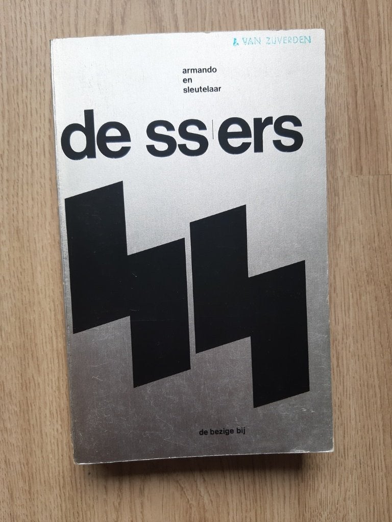 Boek getiteld: "De SS'ers", Verzenden, Armando en Sleutelaar, Algemeen, Tweede Wereldoorlog