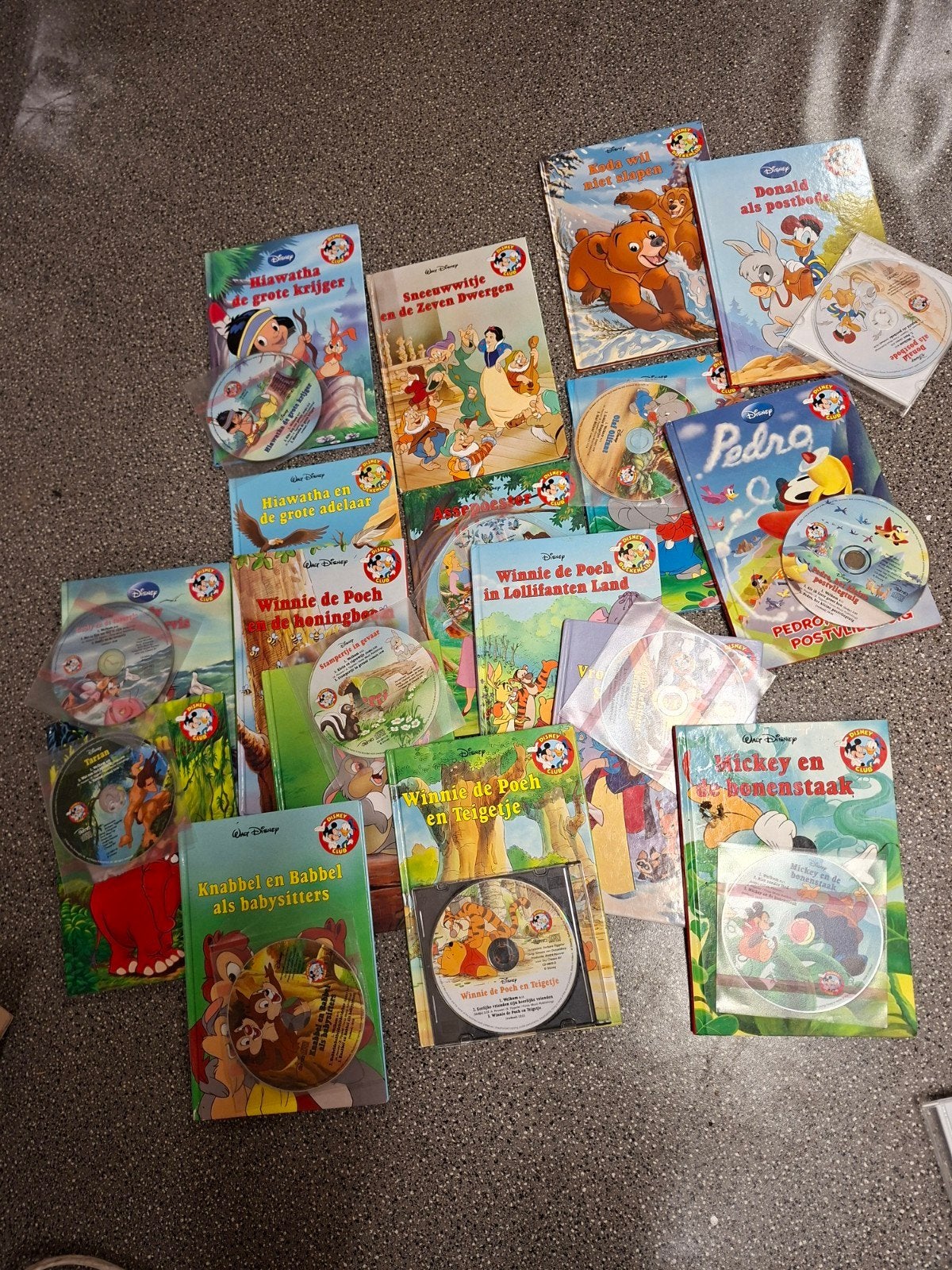 Disney leesboeken met bijbehorende luister cd, Ophalen of Verzenden, Overige figuren, Zo goed als nieuw, Overige typen