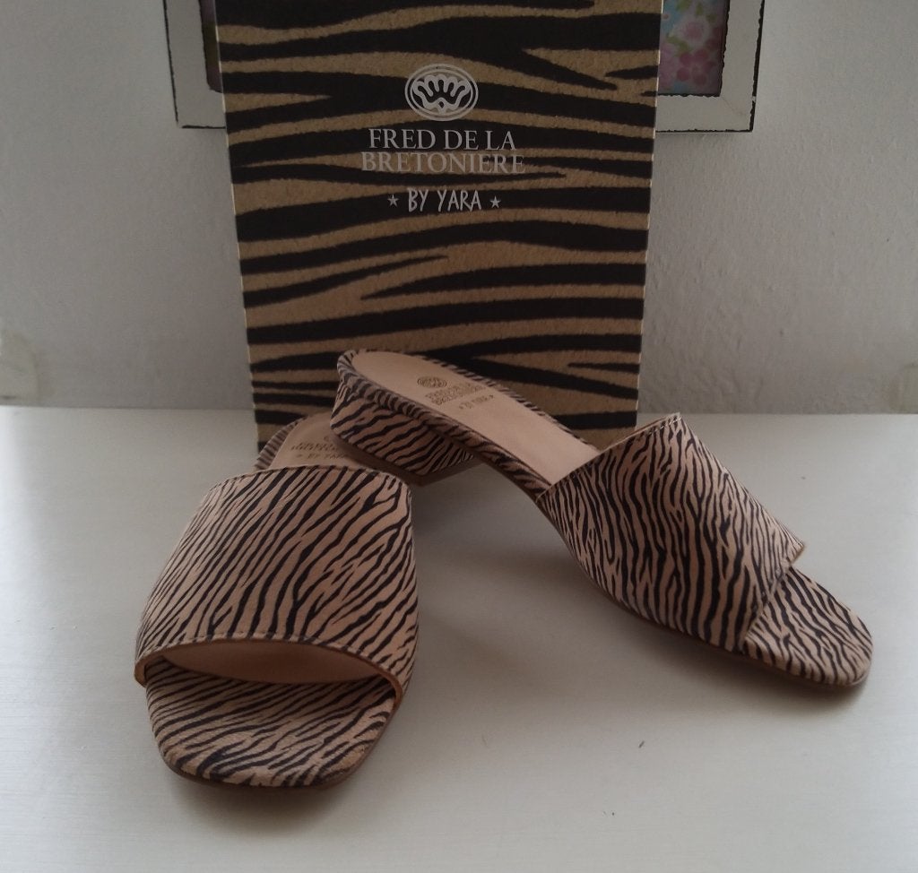 Fred de la Bretoniere nieuwe leren zebra slippers, maat 36, Slippers, Fred de la Bretoniere, Beige, Nieuw