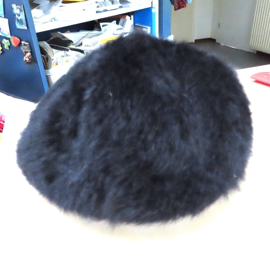 2 nep bontmutsjes   1 zwart en 1 bruin met knoopbandjes, Verzenden, Nieuw, Maat 38/40 (M), Muts