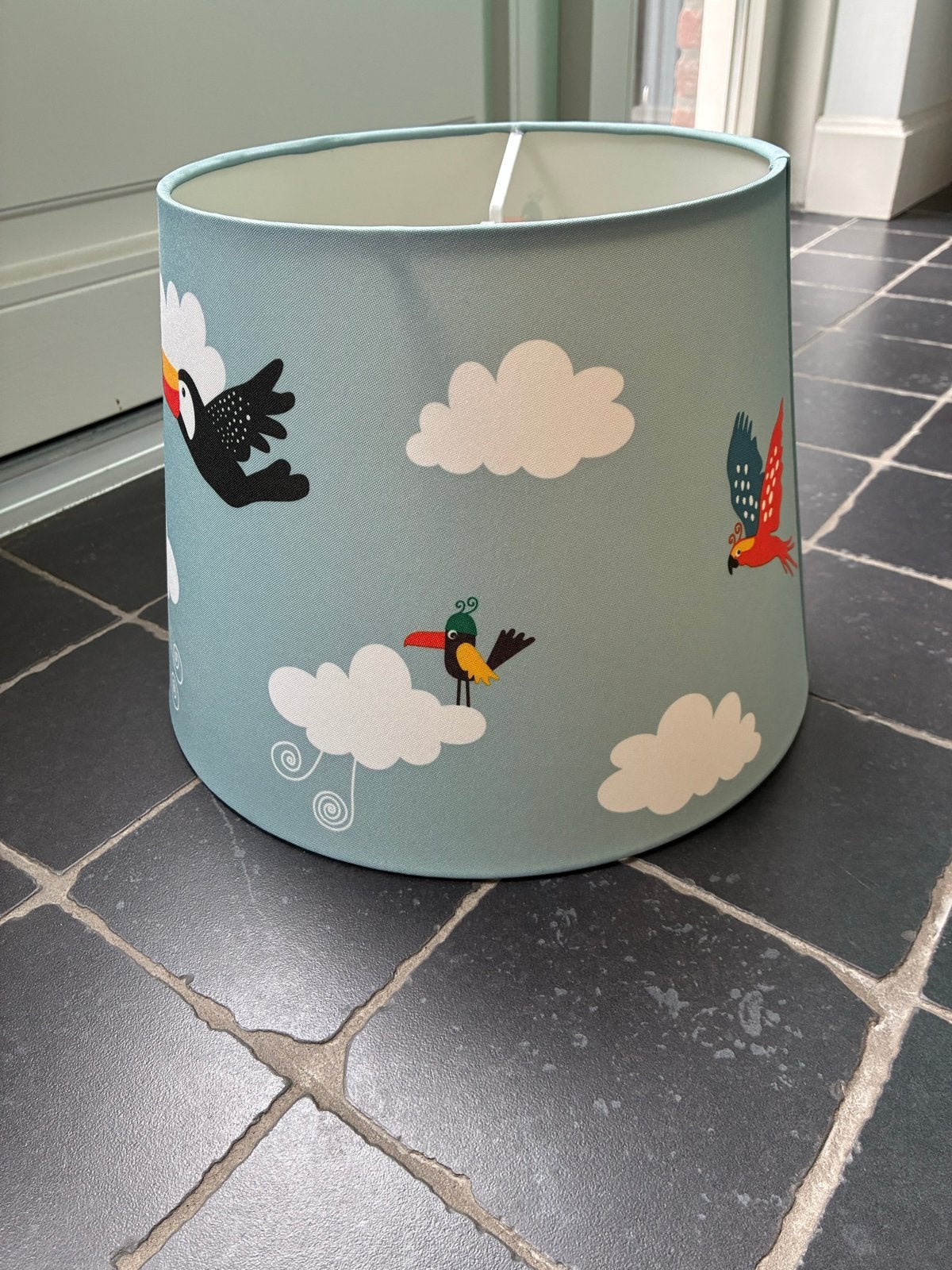 Leuke lampenkap met vrolijke vogels en wolken, Huis en Inrichting, Ophalen, Gebruikt, Rond, Textiel