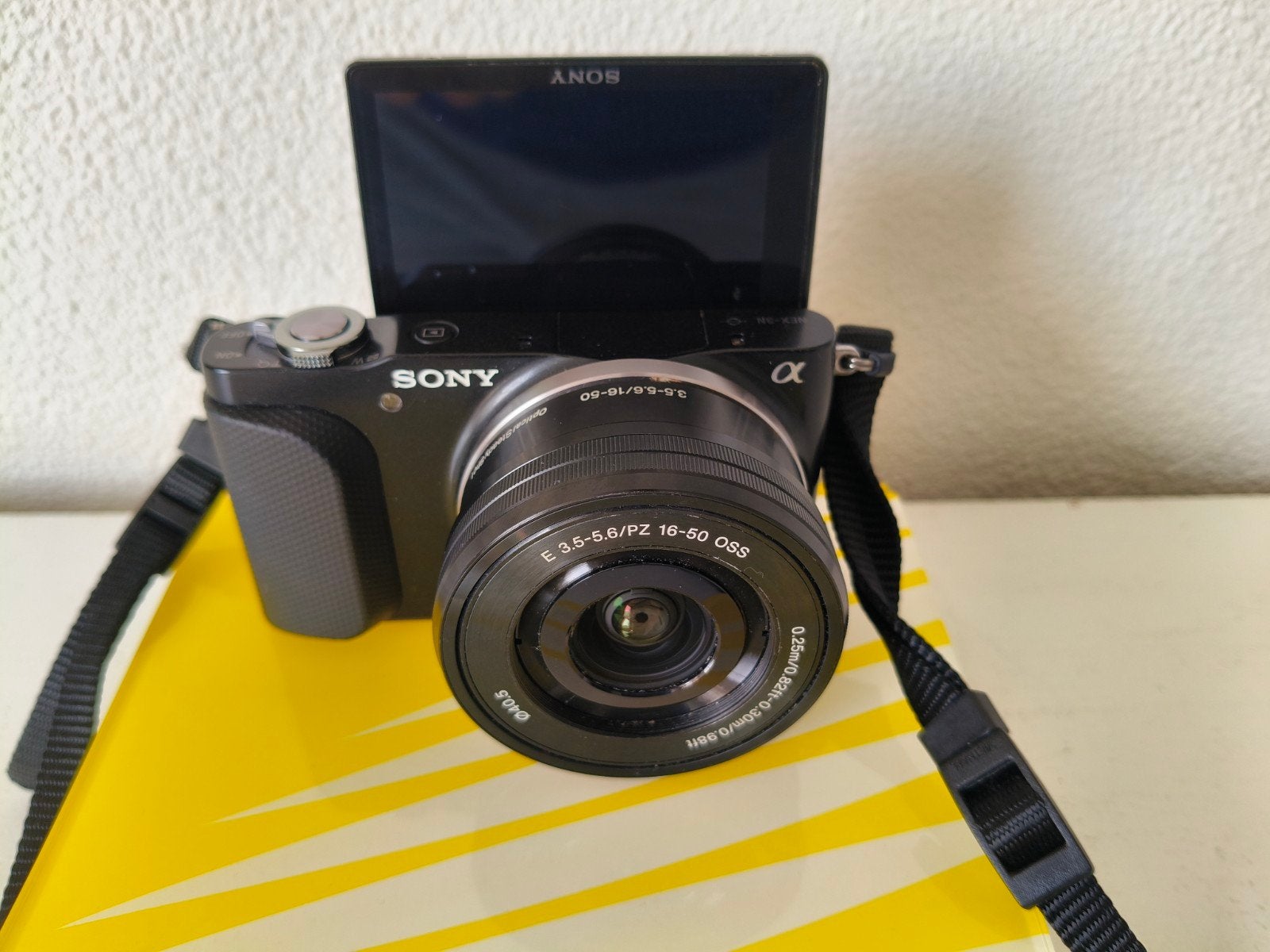 Sony NEX-3N Systeemcamera met 16-50mm lens en oplader, Gebruikt, Oplader, 16 megapixels, Ophalen of Verzenden